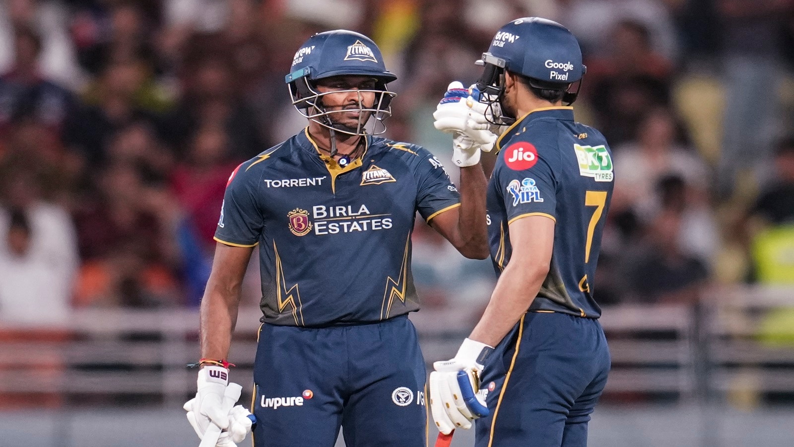 GT vs RR LIVE Score, IPL 2026 Qualifier 2:  शुभमन गिल 104 रन बनाकर आउट, गुजरात को जीत के लिए 30 में चाहिए 33 रन