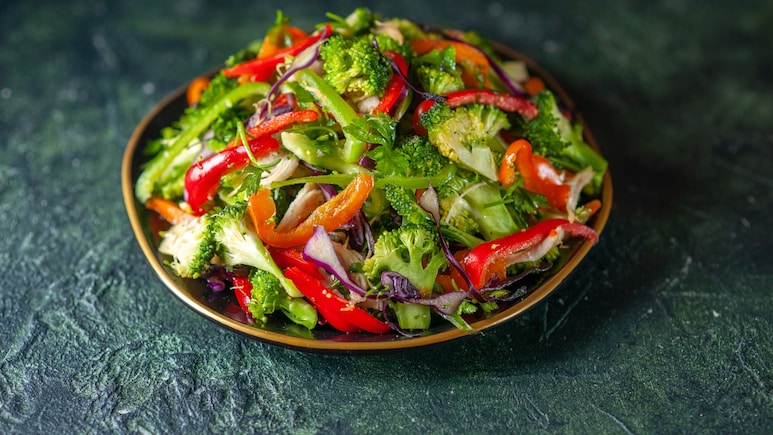 Can Too Much Fibre Irritate Your Gut? Gastroenterologist Explains Eating Raw Salads In Peak Summer Could Worsen Severe Bloating