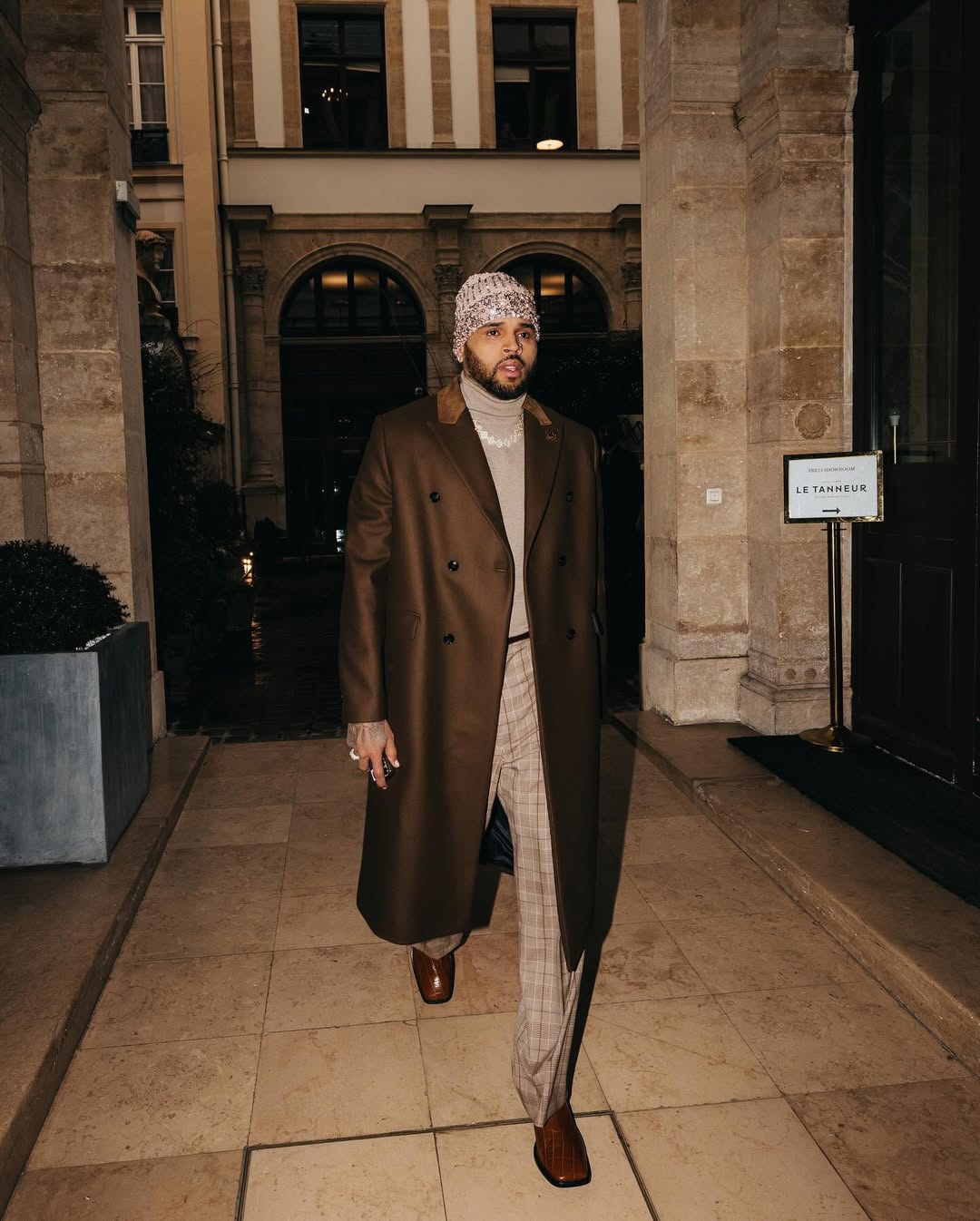 Chris Brown&rsquo;s Security Guard Says He Paid Housekeeper After Alleged Dog Attack