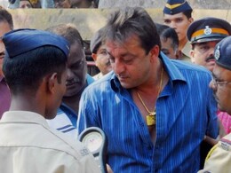 संजय दत्त का जेल के दिनों का वीडियो वायरल, स्टाइल के नाम पर होती थी सफेद टोपी और माथे पर तिलक, करते थे ये काम