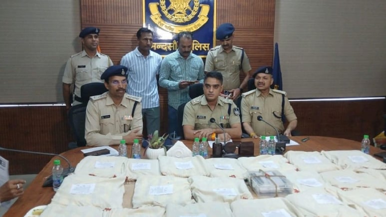 MP: मंदसौर पुलिस ने जब्त की 20 करोड़ रुपये की स्मैक-लग्जरी कारें, 5 अंतरराज्यीय तस्कर गिरफ्तार