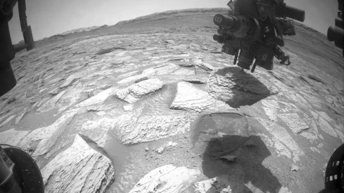 NASA&rsquo;s Curiosity Rover Stalled on Mars for Six Days by Stuck Rock