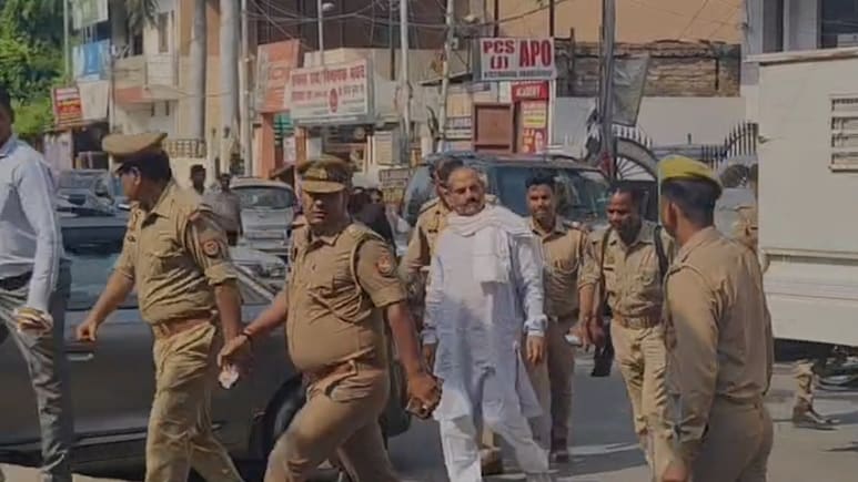 पूर्व बाहुबली MLA विजय मिश्रा को आजीवन कारावास की सजा सुनाई गई, जान&zwj;िए 46 साल पहले किसकी हत्&zwj;या की?