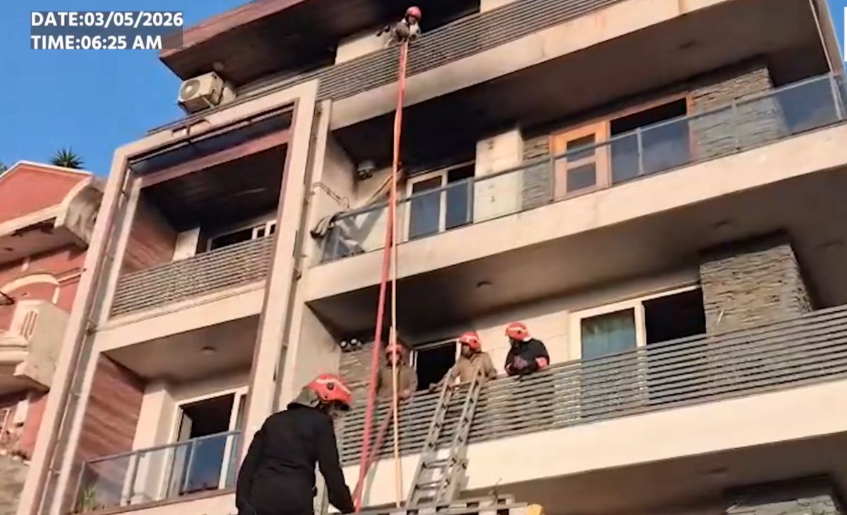 दिल्ली के विवेक विहार इलाके की इमारत में लगी आग, 4 लोगों की मौत, 14 को सुरक्षित निकाला