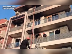 दिल्ली के विवेक विहार इलाके की इमारत में लगी आग, 4 लोगों की मौत, 14 को सुरक्षित निकाला