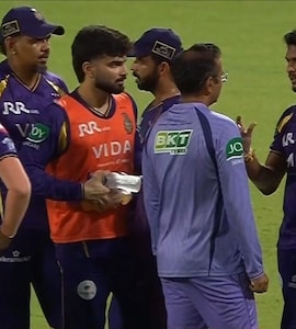 KKRs Rs 18 Crore Star, Returning From Injury, Walks Out Of Ground After Bowling Only 8 Balls vs GT