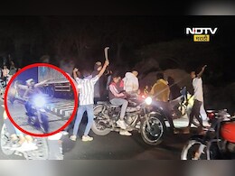 Purandar News: हातात कोयते घेत टोल नाक्यावर दहशत, बुलेट गँगचा कारनामा समोर, घटना CCTV कॅमेऱ्यात कैद