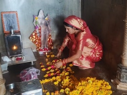 Bhojshala: भोजशाला में श्रद्धालुओं ने की पूजा-अर्चना, पहली बार शुक्रवार को वाग्देवी के जयकारों से गूंजा परिसर, हटाए गए पूर्व निर्देश
