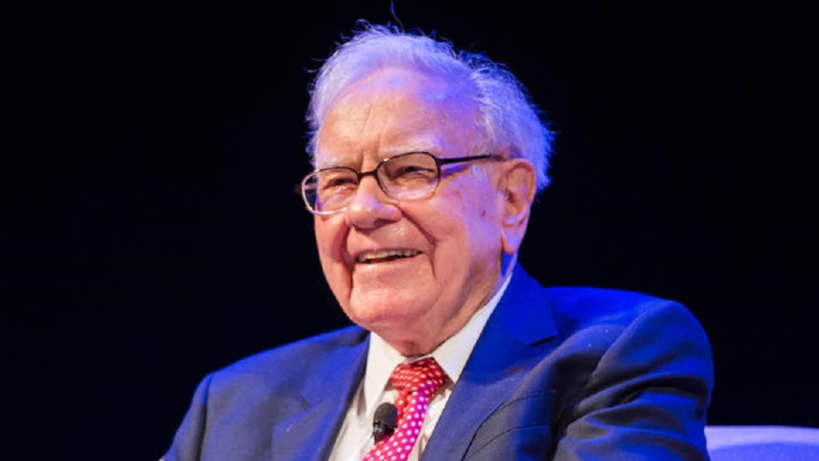 Warren Buffett Steps Down As Hathaway Chairman, Son Howard To Take Over