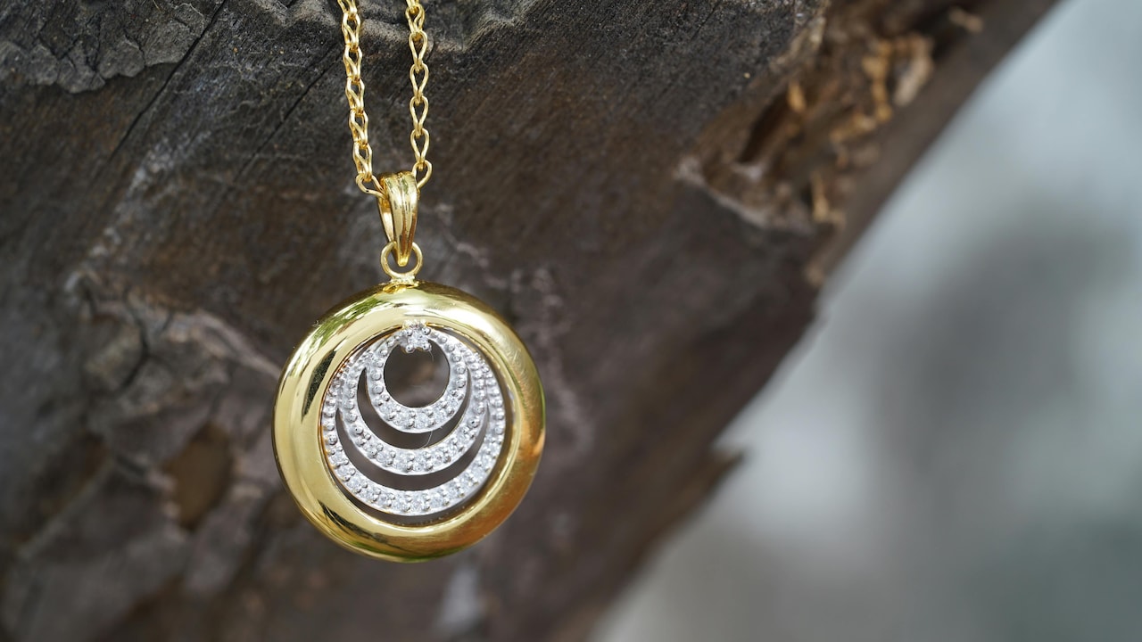 Amazon Wardrobe Refresh Sale is a perfect time to shop gold for gifting without overspending