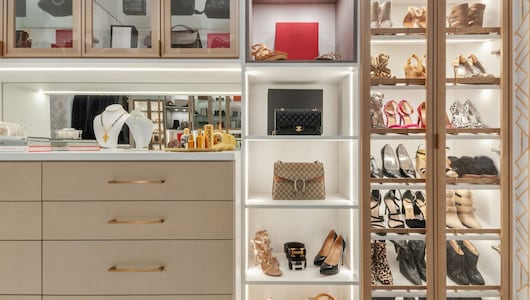छोटा है घर? नहीं समझ आ रहा कैसे रखें फुटवेयर समेटकर? तो ये  shoe cabinets हैं सही सॉल्&zwj;यूशन