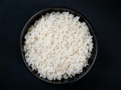 Rice Weight Gain Myth: क्या चावल खाने से सच में बढ़ जाता है मोटापा? जानिए क्यों एक्सपर्ट्स इसे पूरी तरह गलत नहीं मानते