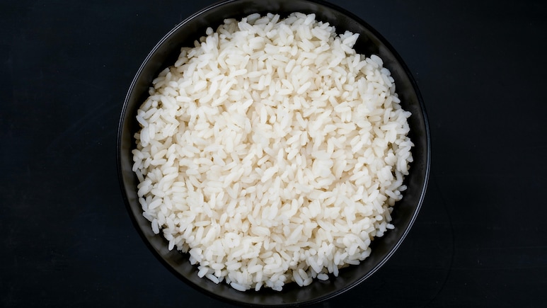 Rice Weight Gain Myth: क्या चावल खाने से सच में बढ़ जाता है मोटापा? जानिए क्यों एक्सपर्ट्स इसे पूरी तरह गलत नहीं मानते