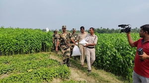 TMC नेता के खेत से निकला 'खजाना', बोरियां भर-भरकर पुलिस ने किया जब्त