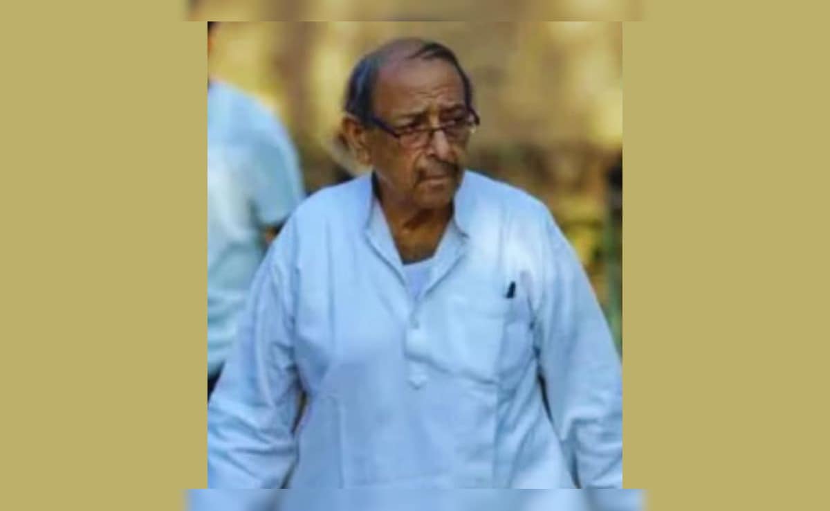 71 साल की उम्र में भी डॉक्टर बनने की चाह, NEET एग्जाम देने पहुंचे लखनऊ के अशोक बहार की कहानी