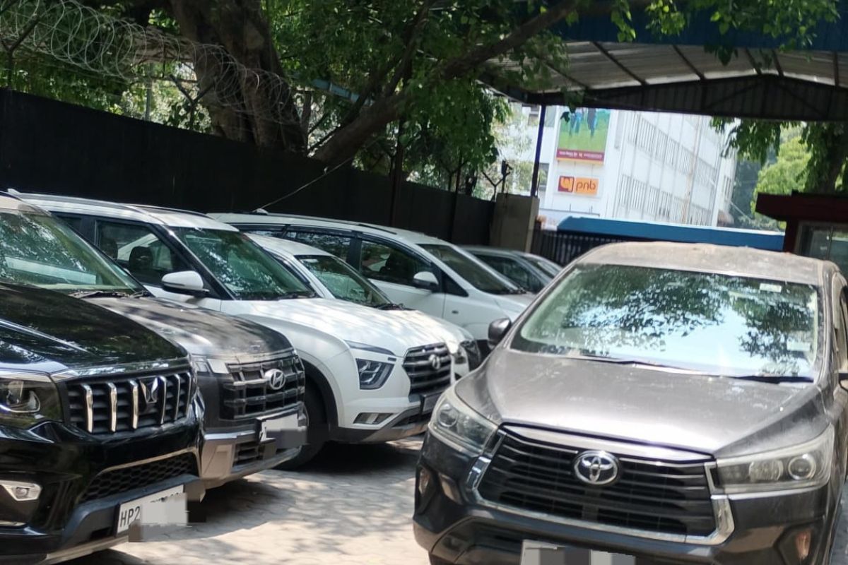 1000 कारें चुराने वाला गैंग दिल्ली में दबोचा गया, सरकारी बाबू निकला मास्टरमाइंड, कराते थे फर्जी रजिस्ट्रेशन
