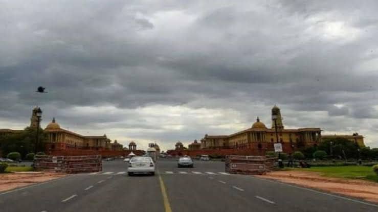 Delhi-NCR Skies Turn Grey, Heavy Rain, Thunderstorms Expected Soon