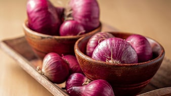 Eating Red Onions May Help Cope With Heatstroke, Says Nutritionist