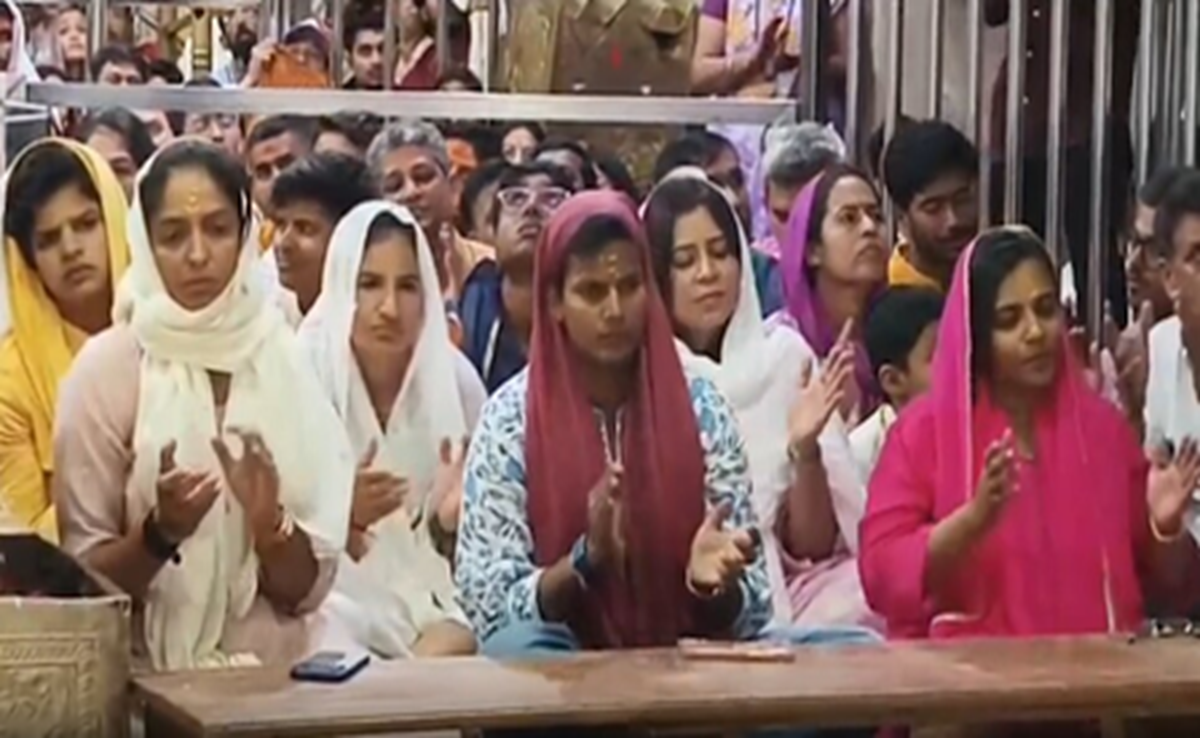 टी20 वर्ल्ड कप से पहले महाकाल के दरबार पहुंची भारतीय महिला टीम, भस्म आरती में लिया आशीर्वाद