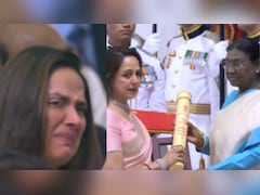 Ahana Deol Breaks Down As Hema Malini Accepts Dharmendra's Padma Vibhushan