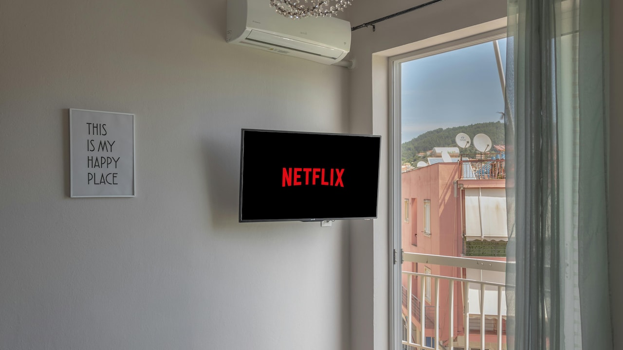 5 Smart TVs That Still Look Clear In Bright Living Rooms