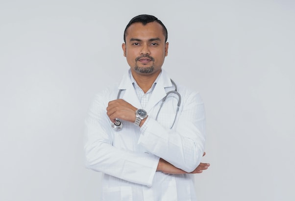 आयुर्वेद का डॉक्&zwj;टर कैसे बनते हैं, क्&zwj;या करनी होती है पढ़ाई