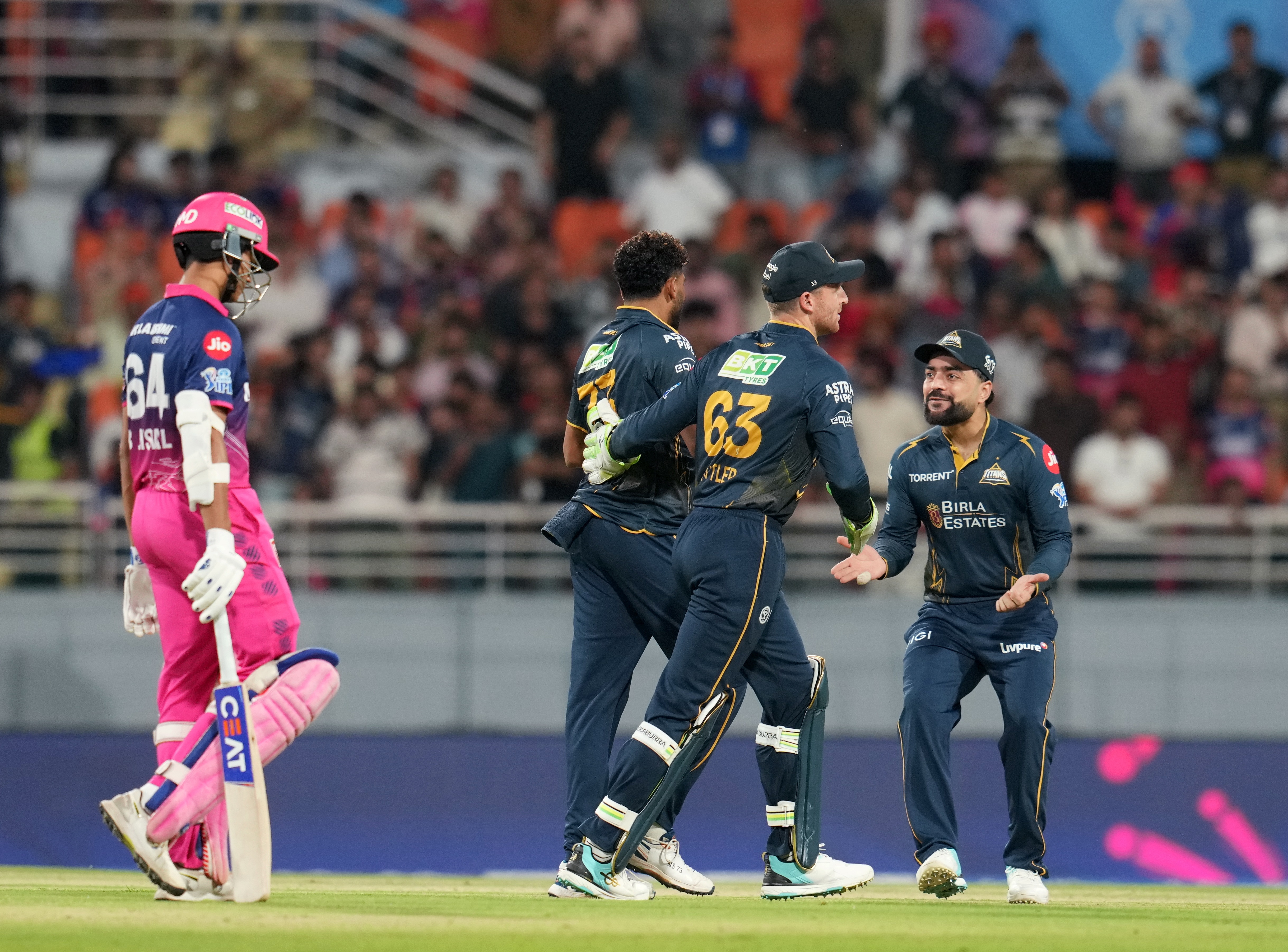 GT vs RR LIVE Score, IPL 2026 Qualifier 2: वैभव सूर्यवंशी का प्रहार जारी, राजस्थान ने पावरप्ले में कूटे 70 रन