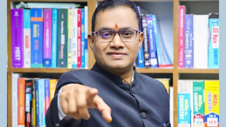सायकलवरुन घरोघरी जात ट्यूशन, लातुरमध्ये कोटींचा कोचिंग बिझनेस; अटक केलेला प्रा. शिवराज मोटेगावकर कोण आहे?