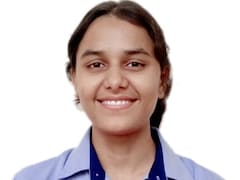 फर्रुखाबाद जिले से निकली सफलता की कहानी, छोटे से गांव की अपूर्वा पाठक ने CBSE 12वीं में हासलि किए 97% अंक