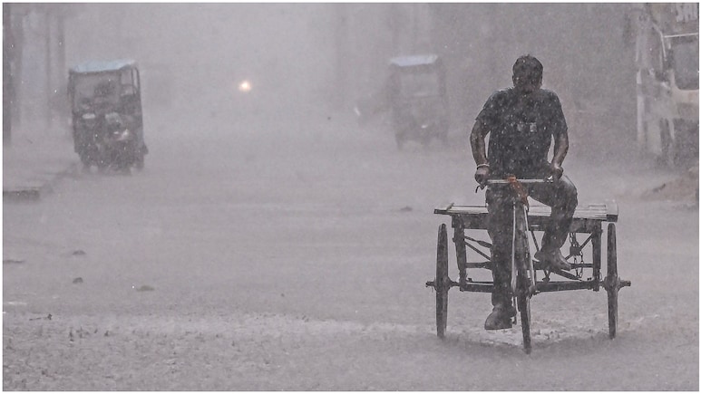 Bihar Weather: बिहार में अगले 7 दिन मौसम बरपाएगा कहर, कहीं पड़ेगी भीषण गर्मी तो कहीं आंधी-तूफान का अलर्ट