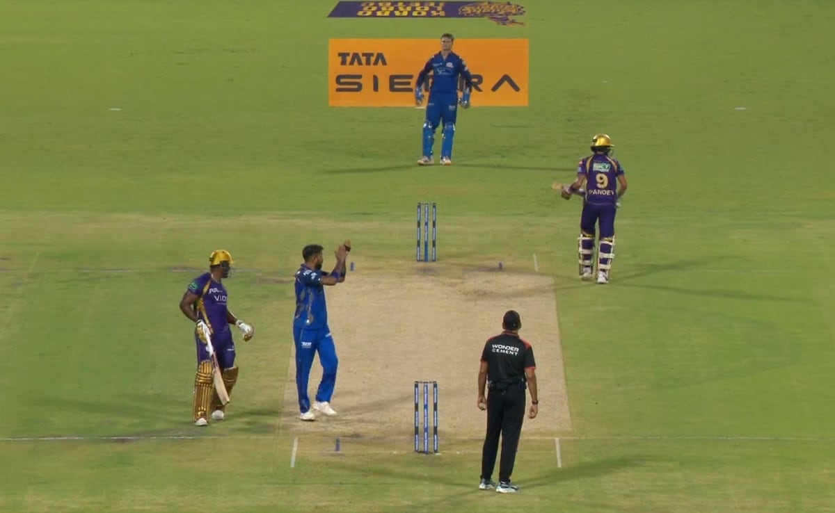 Hardik Pandya Claps After MI Teammates Miss Easy Catch vs KKR, Internet Cant Miss The Sarcasm