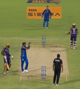 Hardik Pandya Claps After MI Teammates Miss Easy Catch vs KKR, Internet Cant Miss The Sarcasm
