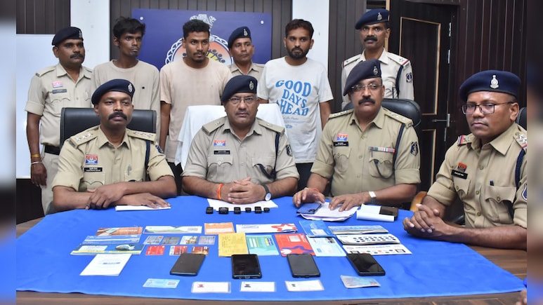 2 राज्यों की पुलिस को थी तलाश, साइबर ठग दुर्ग में गिरफ्तार; गरीबों के नाम 200+ म्यूल अकाउंट, करोड़ों का लेनदेन