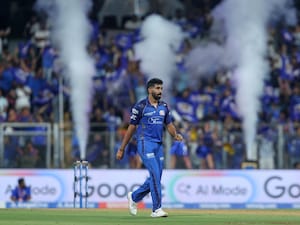 IPL Live: Bumrah Strikes But Its A No-Ball. Gavaskar Says, "Unacceptable"