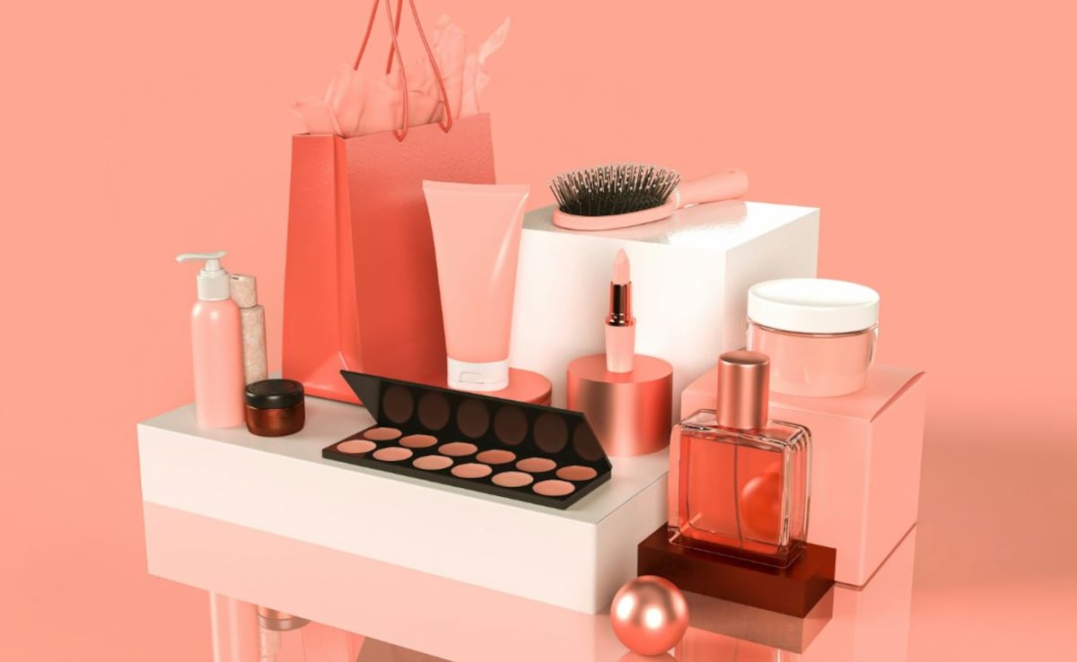 Patients with acne-prone, seborrhoeic, or rosacea-prone skin types should especially avoid excessive layering during extreme weather conditions. Photo: Unsplash Patients with acne-prone, seborrhoeic, or rosacea-prone skin types should especially avoid excessive layering during extreme weather conditions. Photo: Unsplash