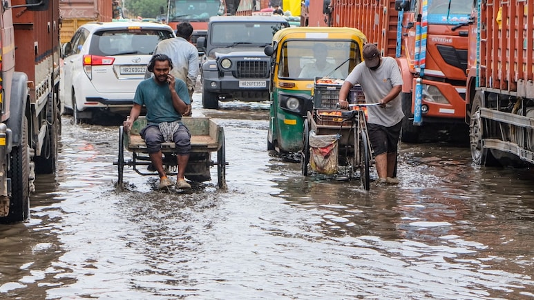 Rain Alert: 3 दिन फिर आंधी-झमाझम बारिश होगी, दिल्ली-यूपी से उत्तराखंड तक मेहरबान होंगे इंद्र देव, पढ़ें मौसम का अलर्ट