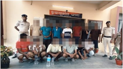 6 राज्यों से तस्करी कर बिहार लाई गईं 44 लड़कियां, भोजपुरी फिल्म में हीरोइन बनाने की कहकर करवाते थे अश्लील डांस