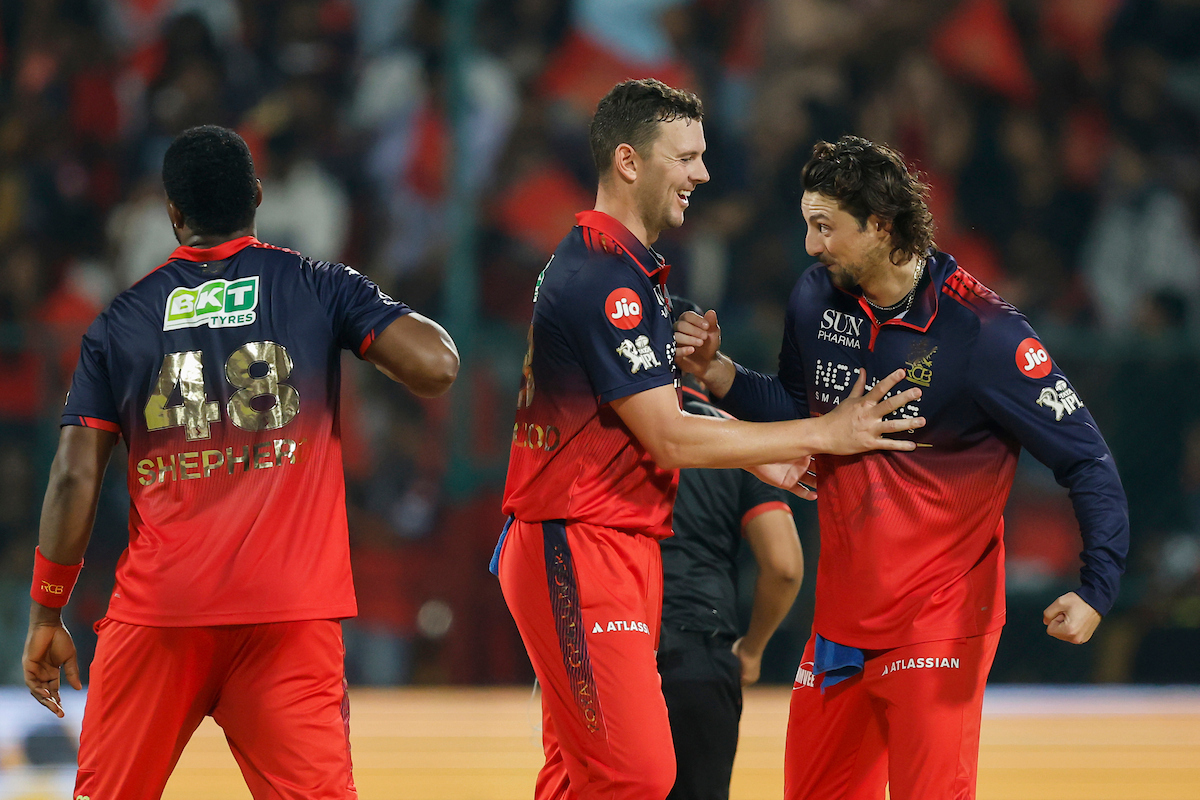 IPL 2026: RCB स्टार ने मैच के दौरान किया था 'अश्लील इशारा', अब BCCI लिया एक्शन, सुनाई ये सजा