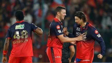 Did RCB Star Show Middle Finger During Mumbai Match? Obscene Gesture Viral