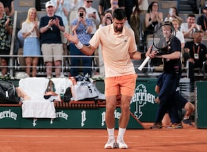 Novak Djokovic Comes From Behind To Keep Roland Garros Bid Alive