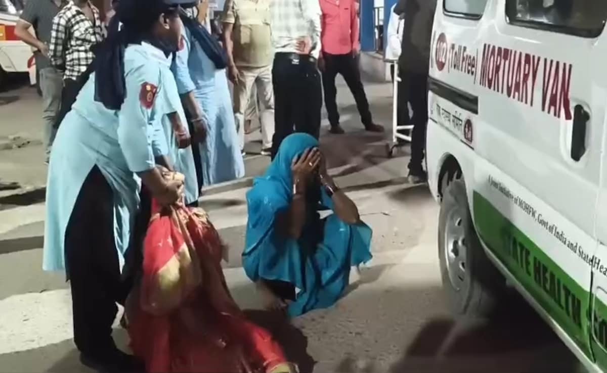 बिहार: सांप के डसने के बाद झाड़-फूंक के लिए ले गए परिजन, इलाज में देरी ने ली दो बच्चों की मां की जान