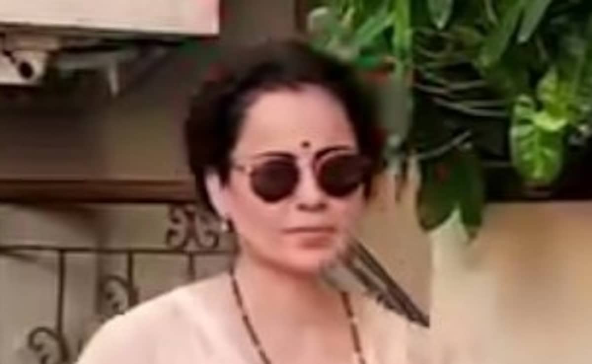 कंगना रनौत का वायरल वीडियो, गले में मंगलसूत्र और हाथ में हरी चूड़ियां देख फैंस कन्फ्यूज, बोले- शादी हो गई क्या