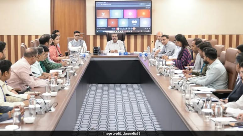 'आपकी आंसर शीट सुरक्षित, OSM प्लेटफॉर्म में कोई कमी नहीं'; CBSE ने छात्रों के लिए जारी किया हेल्पलाइन