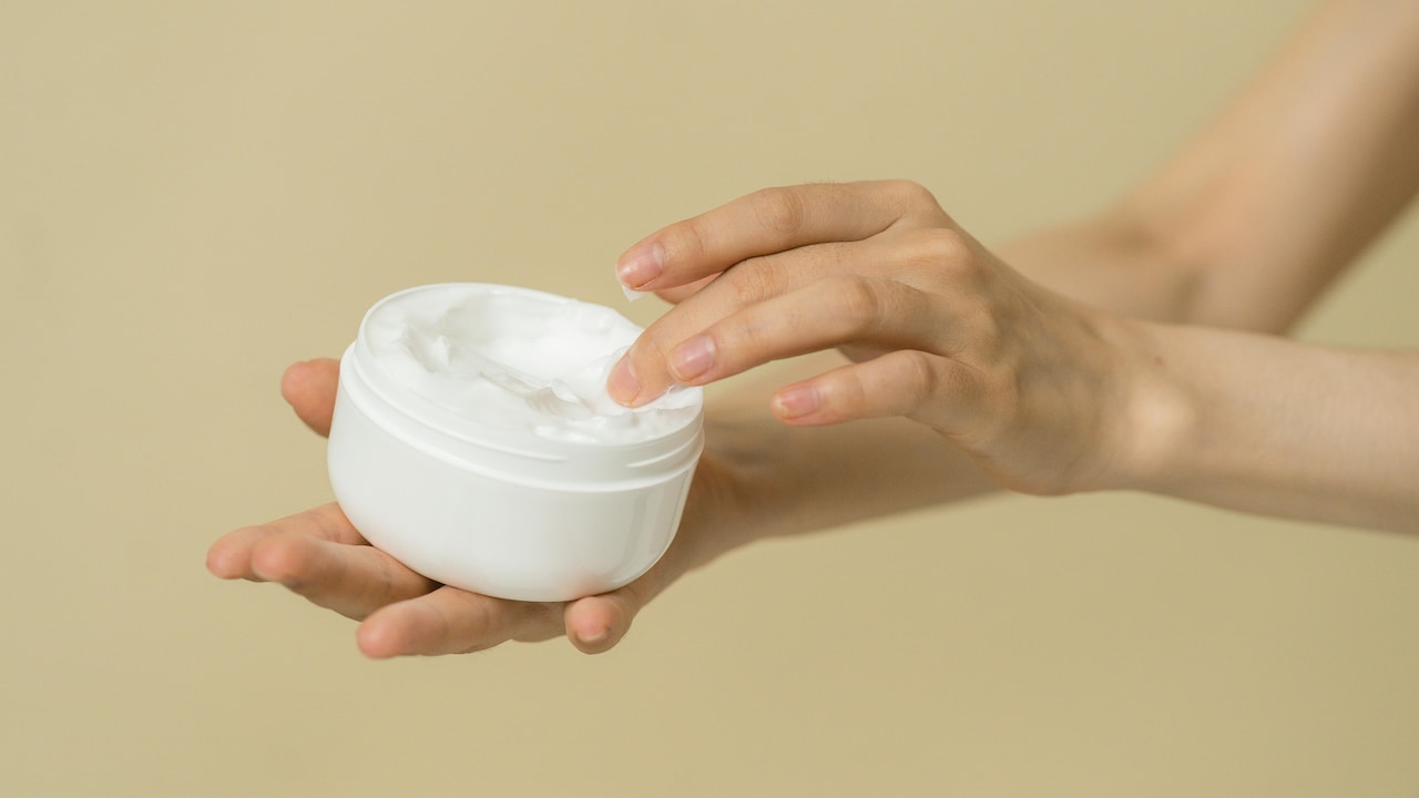 Still Getting Pimples? Your Moisturiser May Contain Pore-Clogging Oils Still Getting Pimples? Your Moisturiser May Contain Pore-Clogging Oils