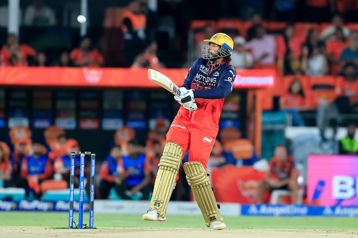 IPL Final LIVE: Massive Injury Scare For RCB Opener In Very 1st Over Of Chase