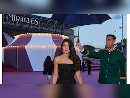 Cannes 2026: जैकलीन फर्नांडिस के कान्स लुक की 7 फोटोज, ब्लैक ड्रेस में जीता दिल