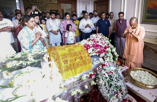 Prateek Yadav Last Rites Updates: मुलायम सिंह के छोटे बेटे प्रतीक यादव का आज लखनऊ में अंतिम संस्कार, पत्नी अपर्णा की भावुक अपील