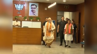 'बंगाल विजय' के बाद धोती-कुर्ते में बीजेपी मुख्यालय पहुंचे PM मोदी, दिखा ये खास अंदाज