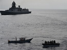 भारतीय नौसेना ने हिंद महासागर में रोक दिया बड़ा हमला, INS कोलकाता ने समुद्री लुटेरों को खदेड़ा