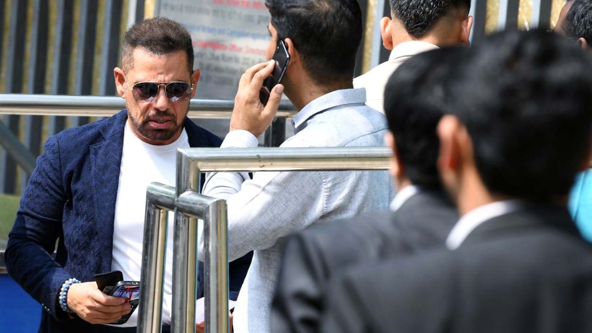 रॉबर्ट वाड्रा को दिल्ली की कोर्ट ने दी राहत, शिकोहपुर भूमि घोटाले से जुड़े मनी लॉन्ड्रिंग केस में मिल गई बेल